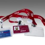 Gafetes en PVC con accesorios