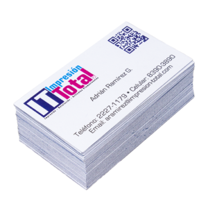 Tarjetas de presentación impresas en full color con diseño corporativo.