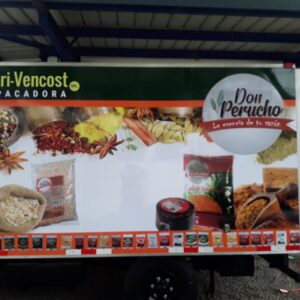 Vinil impreso para cajón de camión liso con diseño full color aplicado en panel lateral.